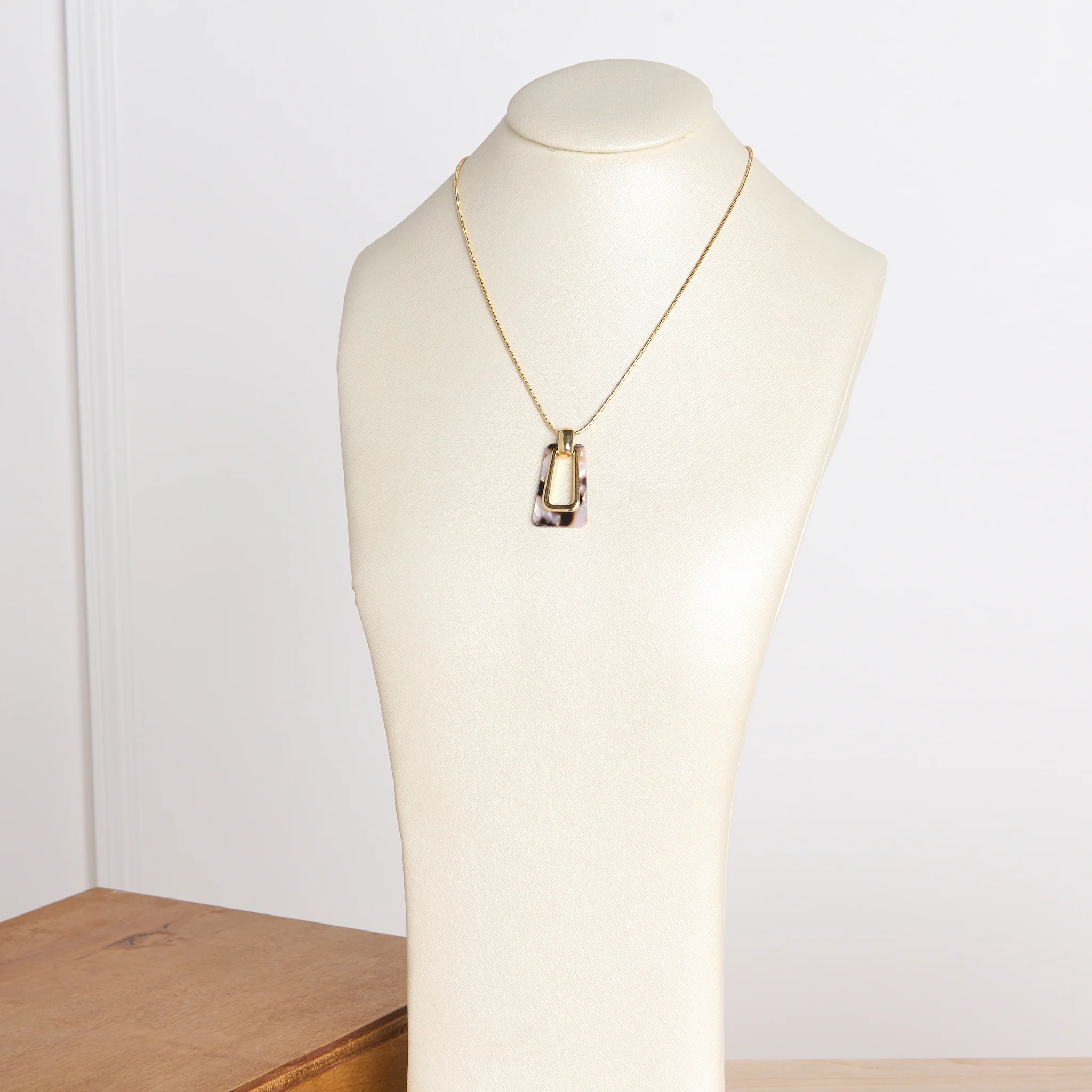 Short Tortoise Pendant Necklace - Image 2