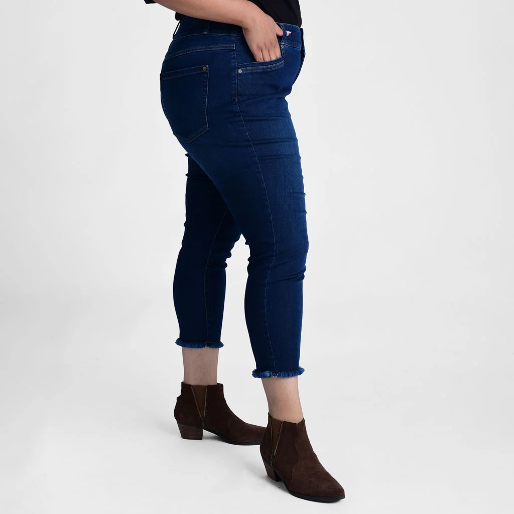Signature Slimming Frayed Cuff Ankle Jean - Image 9